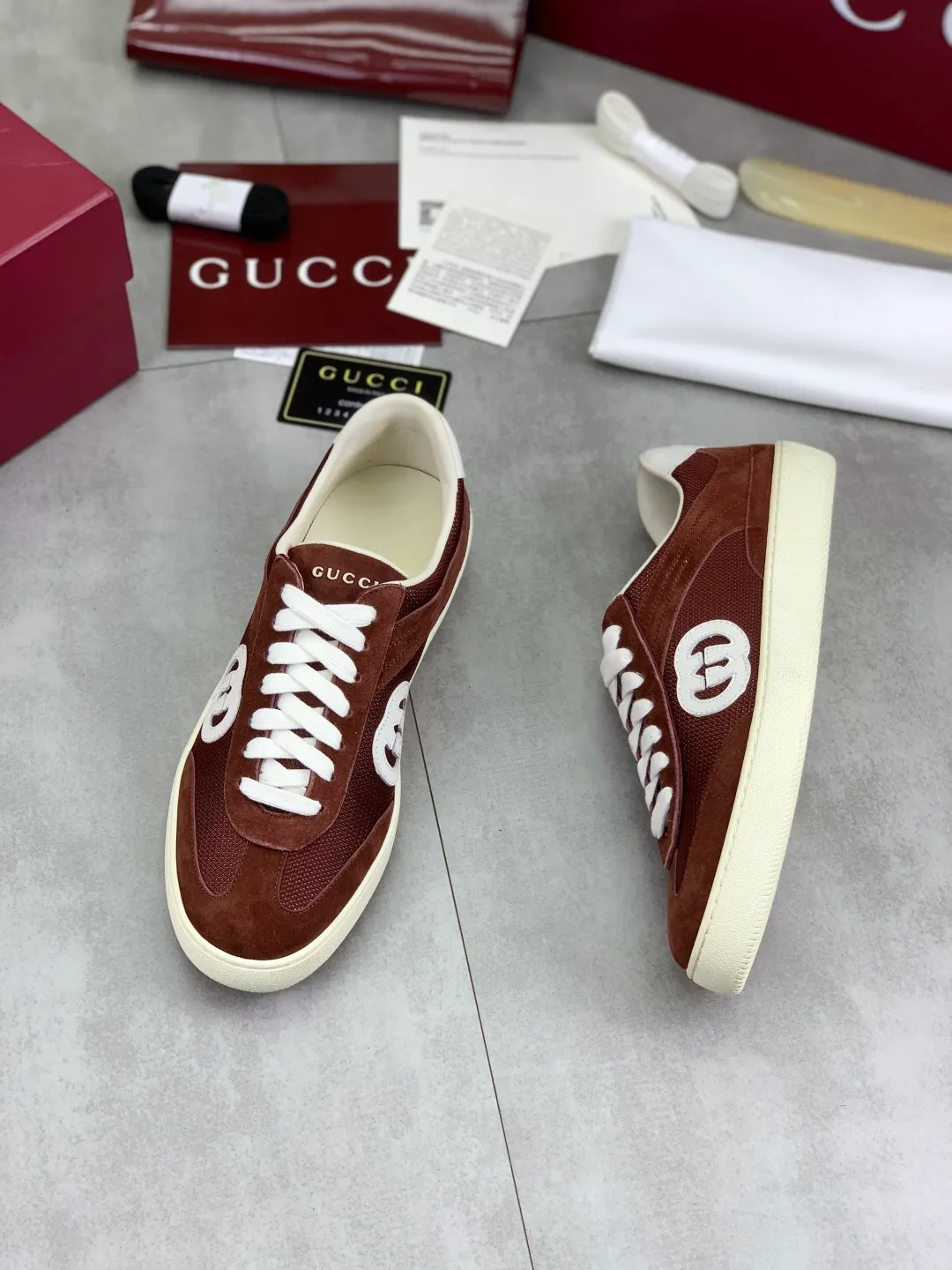 Men's shoes 💰P562 New GUCCI classic design moral training element catwalk model, matching version of top quality moral training shoes for men and women. Epoxy logo process is concave and convex, matching oil edge technology, punched cowhide cloth surface, suede cowhide surface splicing, breathable and not stuffy, the original overlasted shoe model is comfortable on the feet.  Fabric: Matched leather + cloth + mesh Lining: Water-dyed sheepskin Foot: Water-dyed sheepskin Outsole: Original molded TP matching environmentally friendly material Packaging: Top counter full set of packaging Female 35-42 (Female 41.42. Customized) Male 39-46 (46 customized)